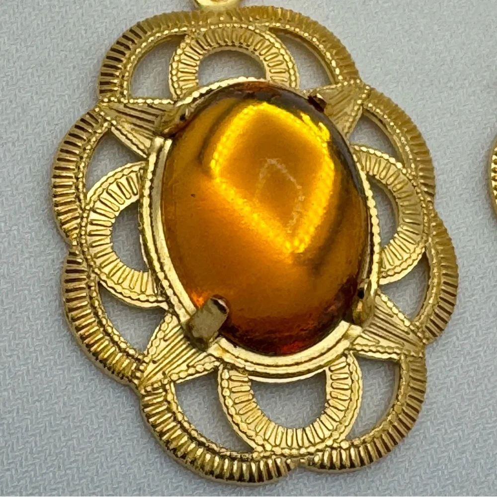 Gold Tone Filigree Amber Cabochon Drop Earrings Leverback